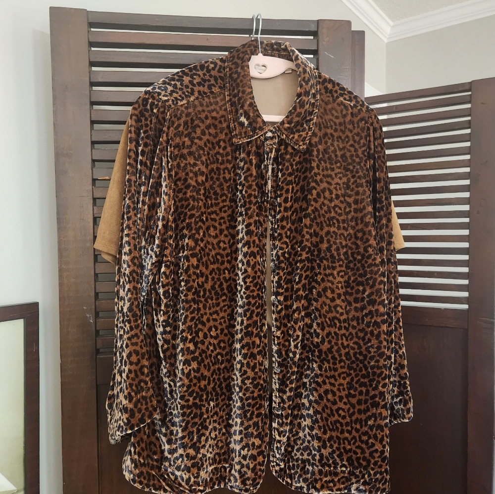 Soft Surroundings LP Leopard Velvet button up shirt. Classy